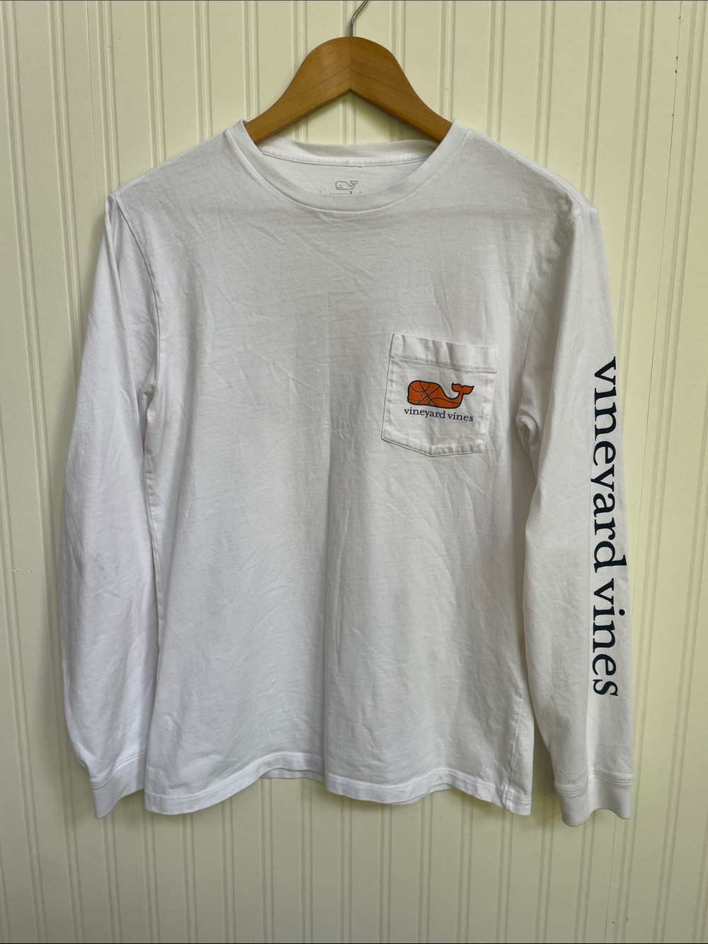 Vineyard Vines White Long-Sleeve Pocket Tee with Orange Whale Men’s Size Xs